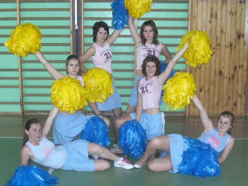 Cheerleader podczas imprezy Dnia Sportu-Szkolnego.JPG